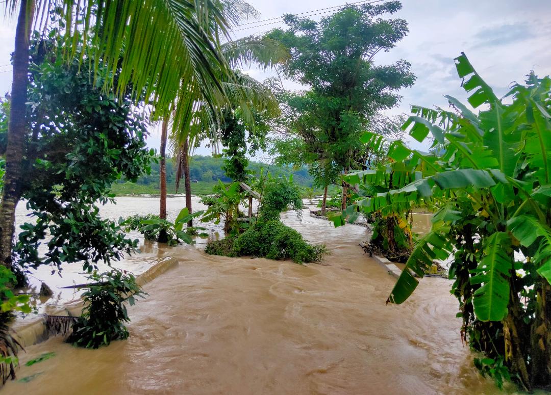 Bekalan Makanan Untuk 60 Mangsa Banjir Di Kepulauan Bawean