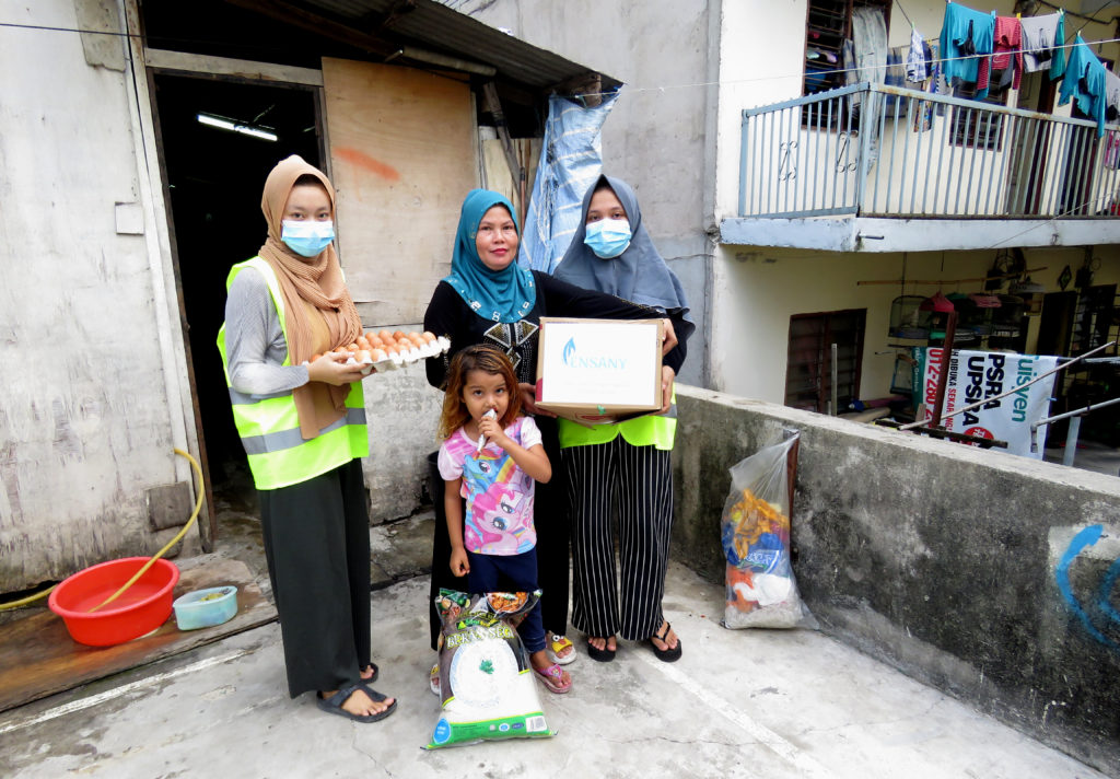 شارك معنا التحدي لنطعم أكبر عدد من المحتاجين واللاجئين في ماليزيا.