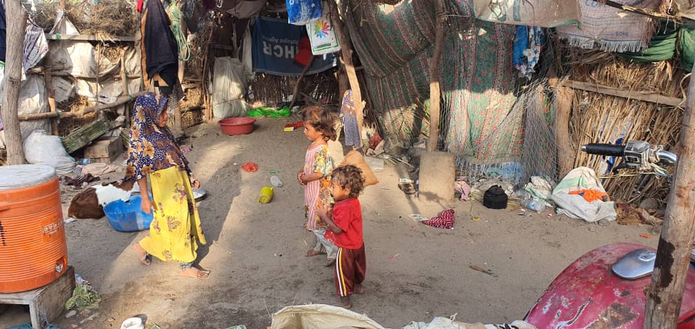 أم من اليمن في حاجة ماسة إلى المساعدة لشراء الطعام لأطفالها