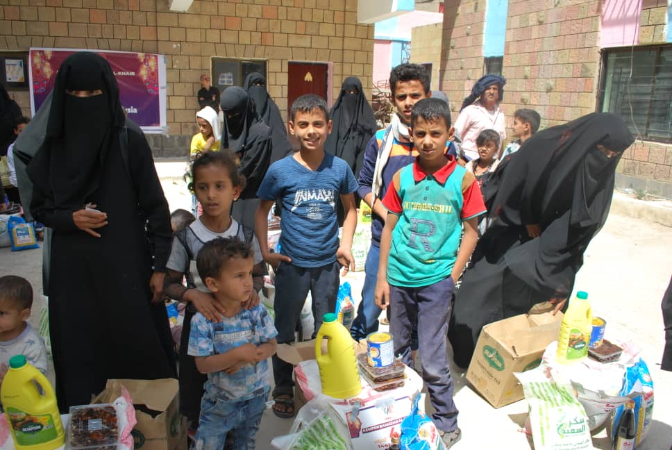 100 Iftar meals and 70 food basket for a poor family in Yemen