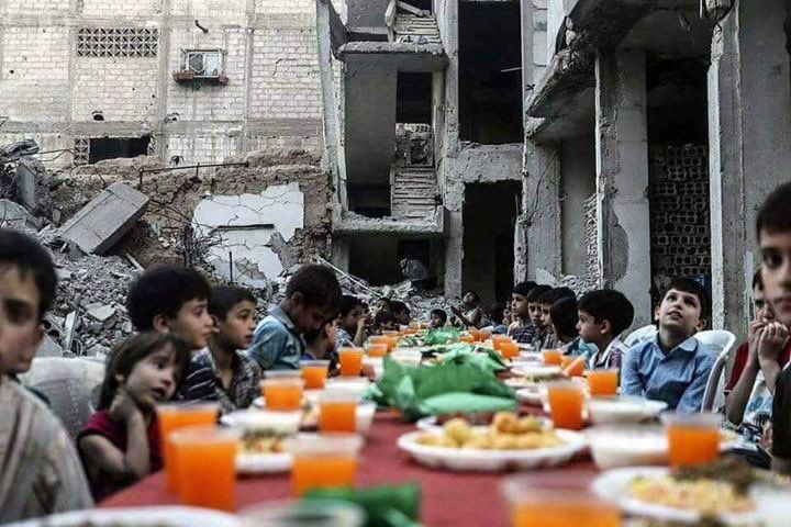 إفطار جماعي في  مخيمات الشمال السوري