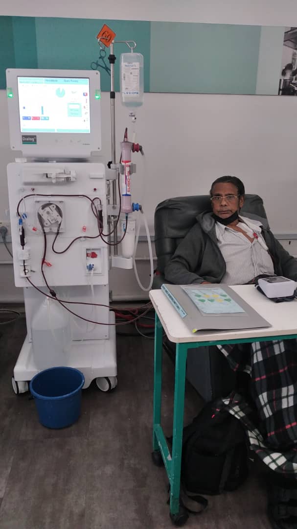 dialysis and injection expenses for Yemeni refugee father