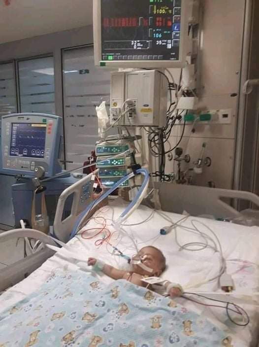 طفلة رضيعة من غزة تعيش بين الحياة والموت في حاجة لمساعدتم