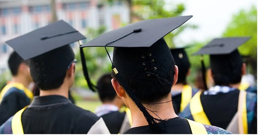 help student from UIA to graduate