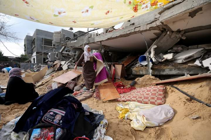 Helping mother for her children.. support family from Gaza