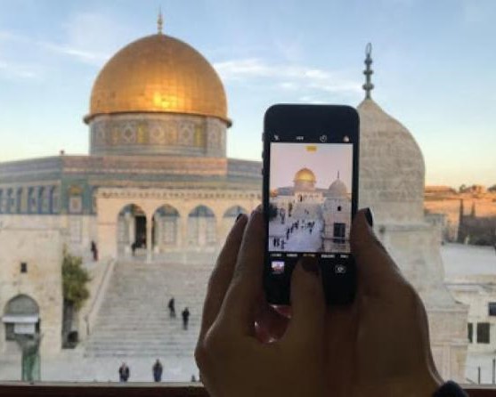 حقق حلم طالبة من القدس