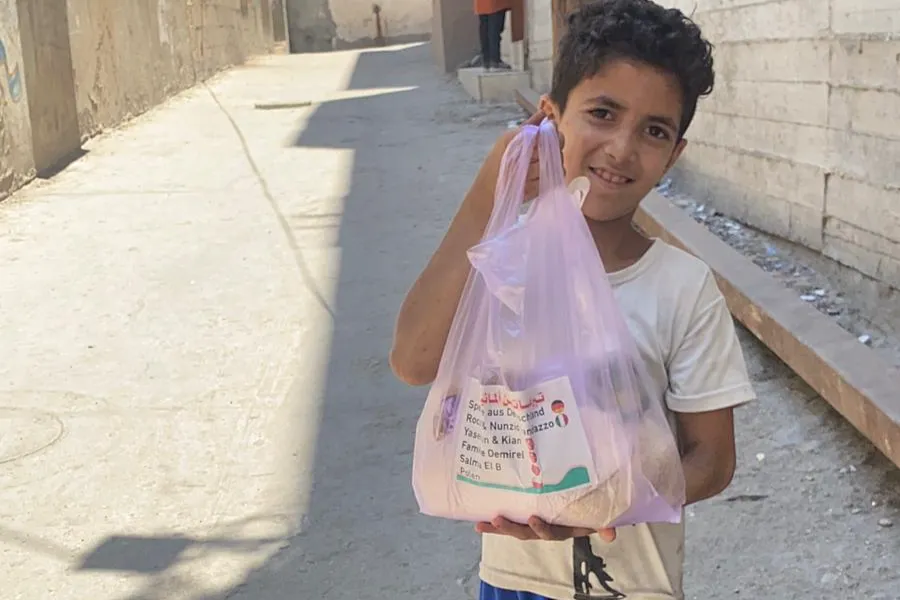 ساعدني في توفير الطحين ل أهلنا بغزة المحاصرة