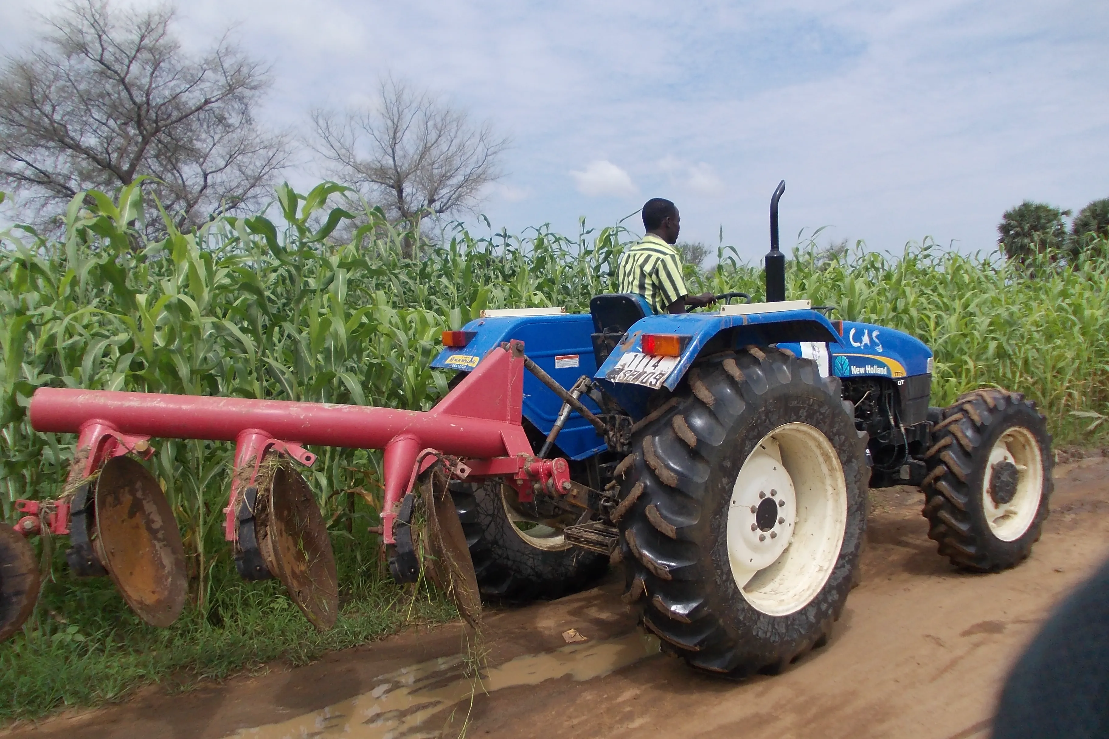 مشروع شراء  وتجهيز تركتير  زراعي بملحقاته
