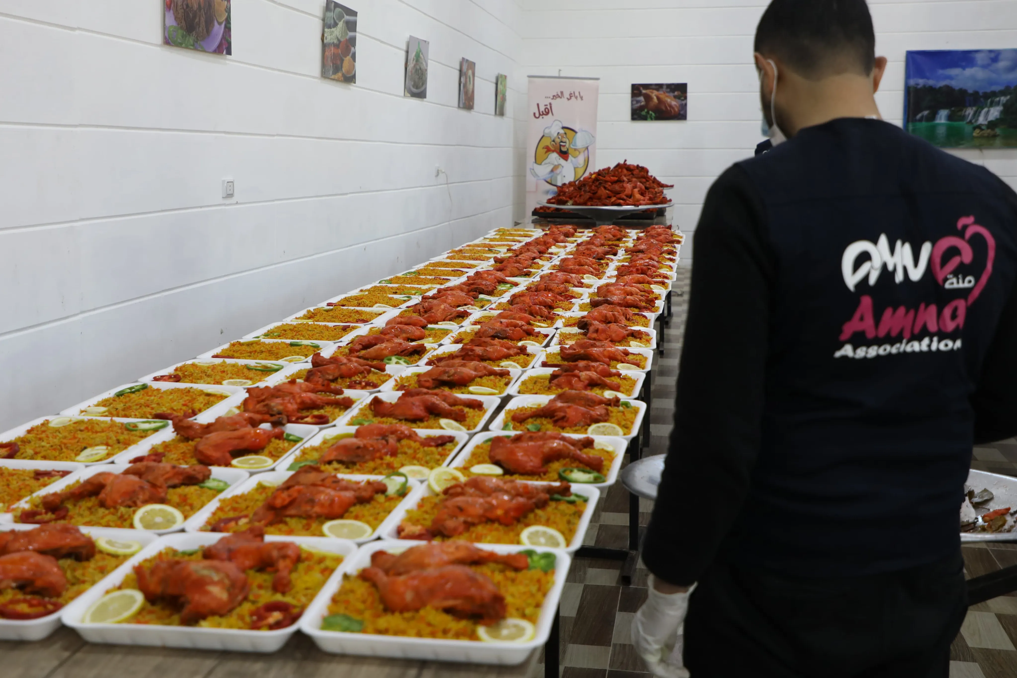 توزيع وجبات الإفطار لشهر رمضان