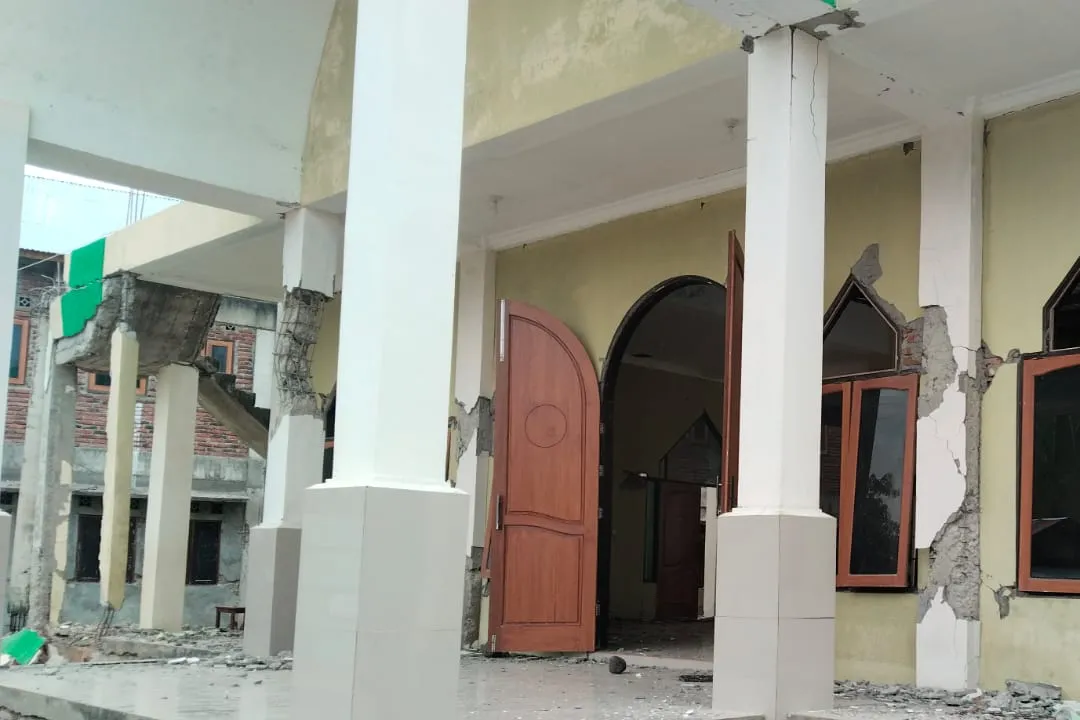 إغاثة طارئة: زلزال بقوة 7.7 درجة يدمر NTT، إندونيسيا