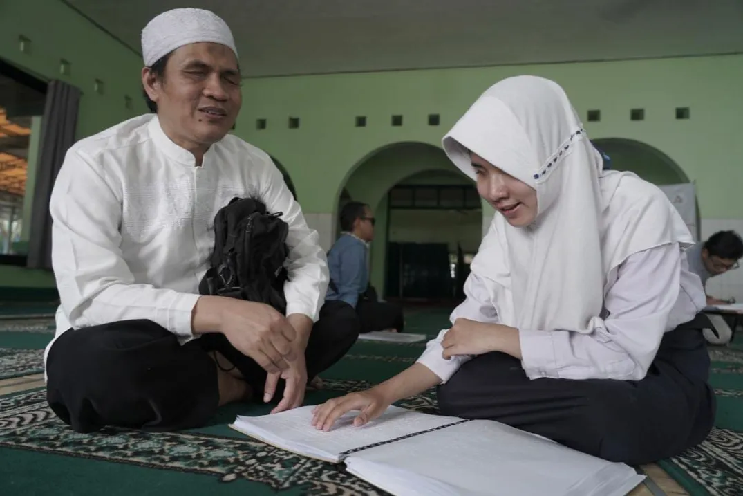 برنامج وقف القرآن الكريم بطريقة برايل  لِنَحْمِلْ نور القرآن إلى إخواننا وأخواتنا المكفوفين