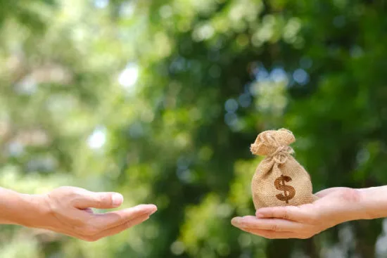 صدقة جارية للوالدين الأحياء